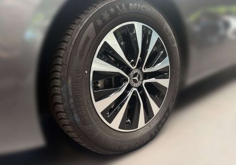 Mercedes-Benz B 200, 2022