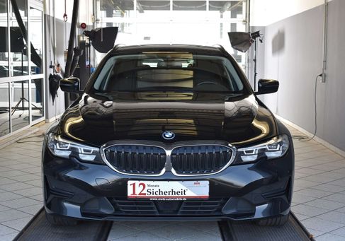 BMW 330, 2021