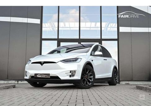 Tesla Model X, 2017