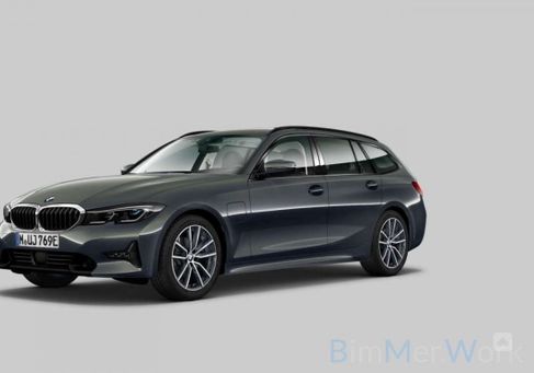 BMW 330, 2021