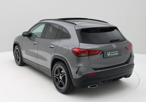 Mercedes-Benz GLA 200, 2021