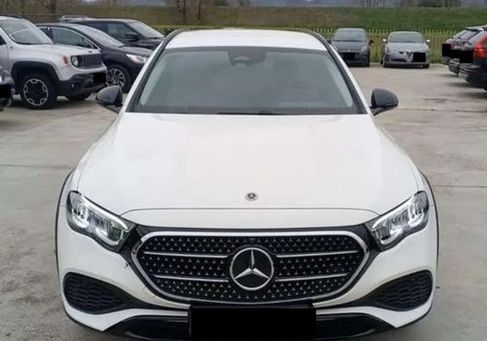 Mercedes-Benz E 300, 2024 3