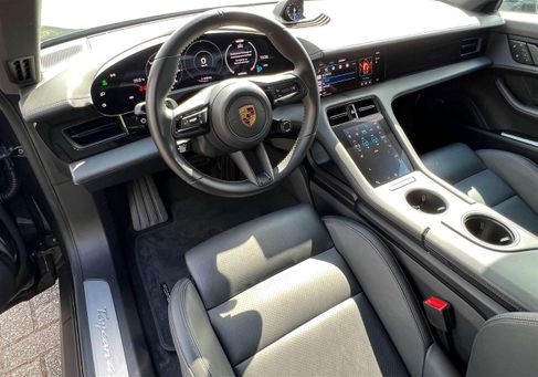 Porsche Taycan, 2022