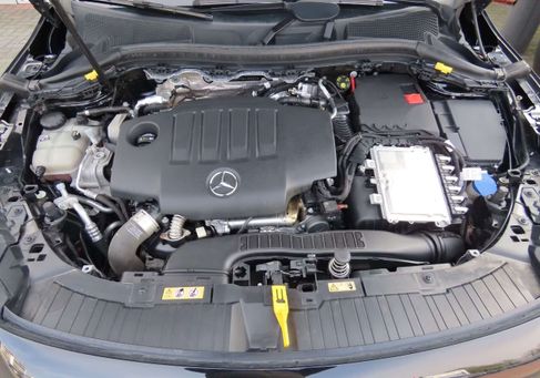 Mercedes-Benz GLA 200, 2023