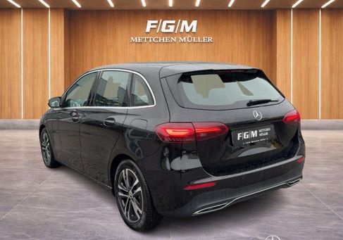 Mercedes-Benz B 180, 2025