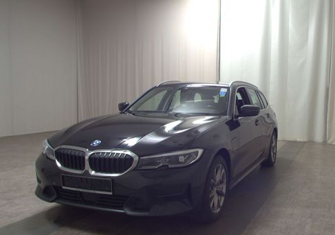 BMW 330, 2021