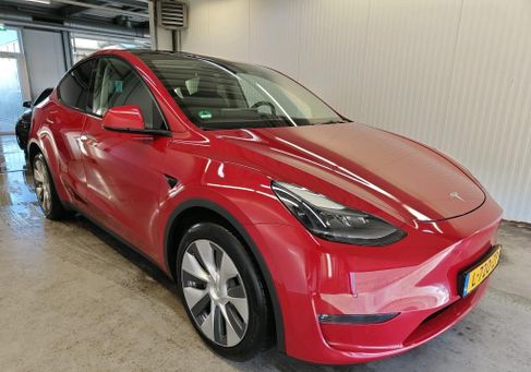 Tesla Model Y, 2021 3