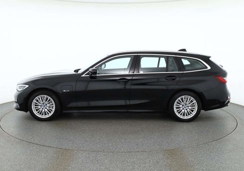 BMW 330, 2021