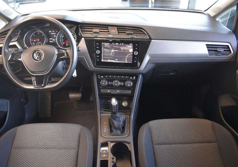 Volkswagen Touran, 2021 3