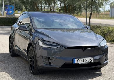 Tesla Model X, 2017