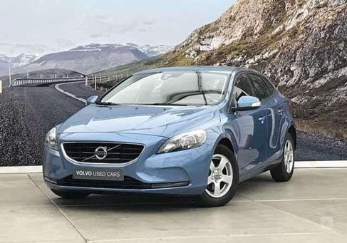 Volvo V40, 2015