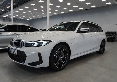 BMW 330, 2025