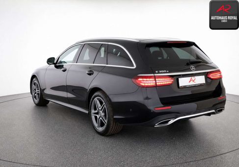 Mercedes-Benz E 300, 2023 3