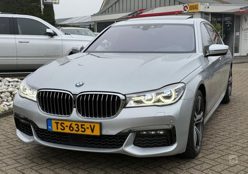 BMW 750, 2016