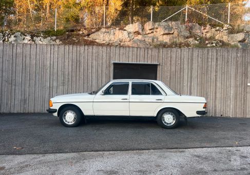 Mercedes-Benz 200, 1985