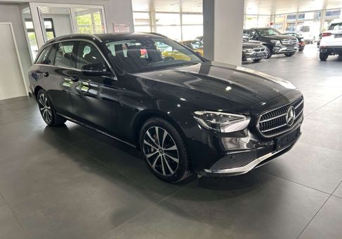Mercedes-Benz E 300, 2022 3
