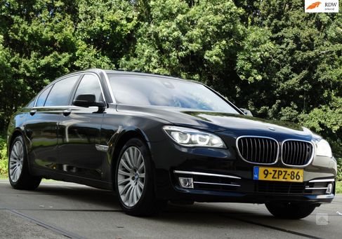 BMW 740, 2015