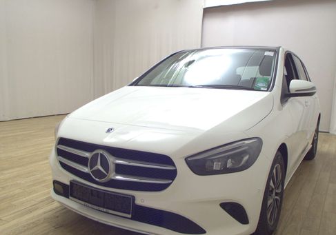 Mercedes-Benz B 180, 2022