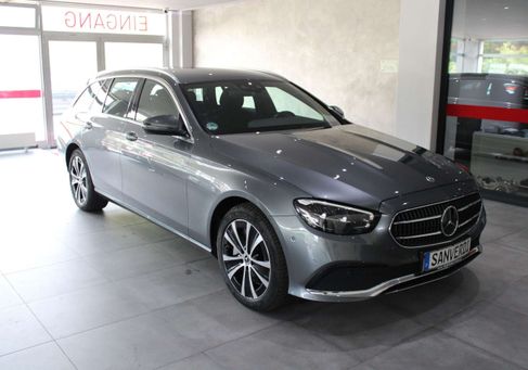 Mercedes-Benz E 300, 2022