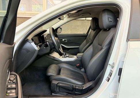 BMW 318, 2022