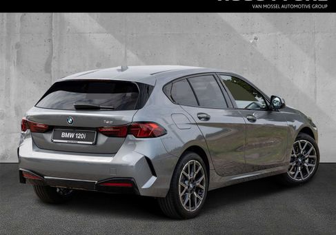 BMW 120, 2024