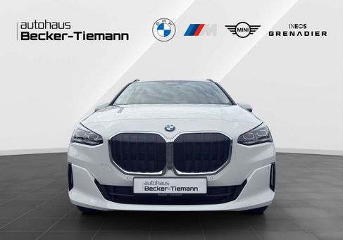 BMW 220, 2025 3