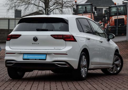 Volkswagen Golf, 2022