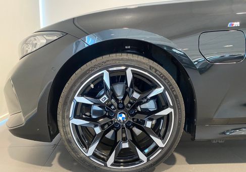 BMW 330, 2026