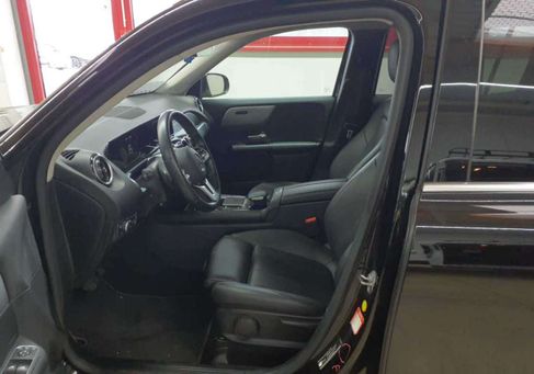 Mercedes-Benz GLB 200, 2023