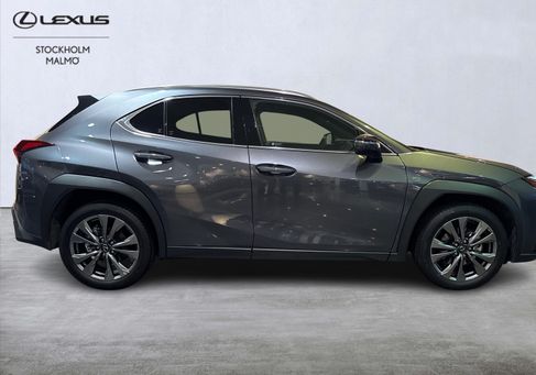 Lexus UX, 2025