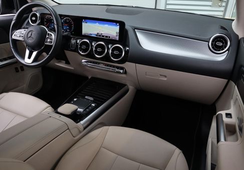 Mercedes-Benz GLA 250, 2022