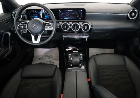 Mercedes-Benz CLA 200, 2021