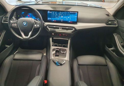 BMW 330, 2022