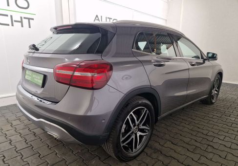 Mercedes-Benz GLA 200, 2020