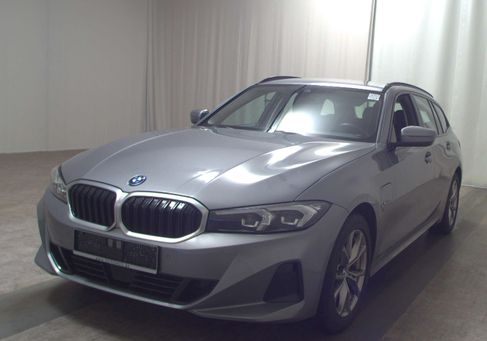 BMW 330, 2022