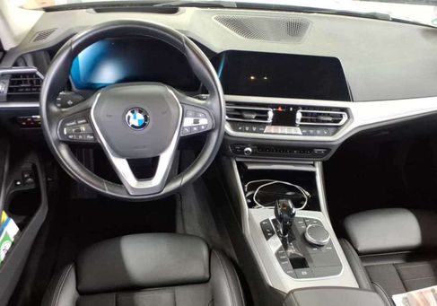BMW 330, 2021