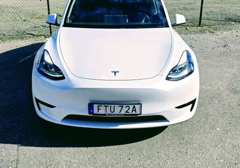 Tesla Model Y, 2023