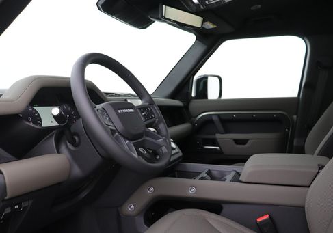 Land Rover Defender, 2025