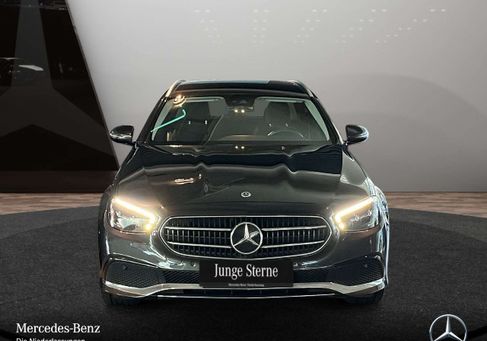 Mercedes-Benz E 300, 2022