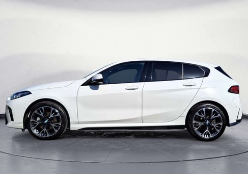 BMW 120, 2025 3