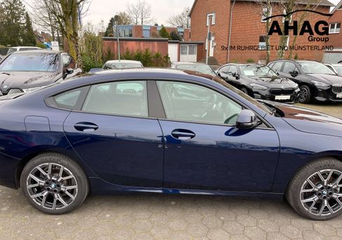 BMW 220, 2025