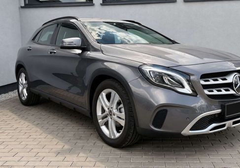 Mercedes-Benz GLA 200, 2019 3
