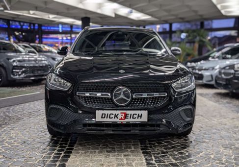 Mercedes-Benz GLA 180, 2022