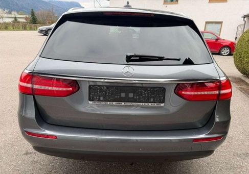 Mercedes-Benz E 220, 2018 3