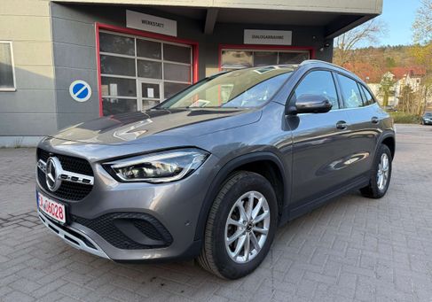 Mercedes-Benz GLA 200, 2021