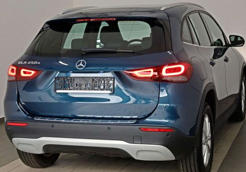 Mercedes-Benz GLA 250, 2022