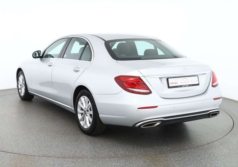 Mercedes-Benz E 200, 2019 3