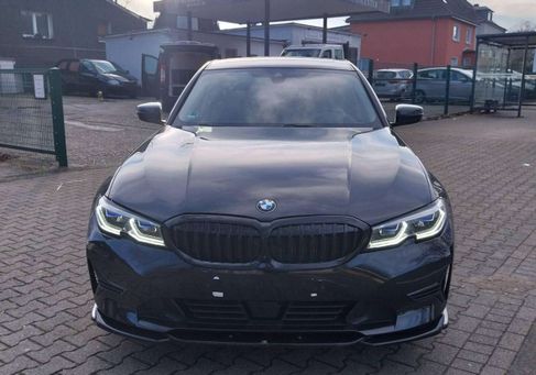 BMW 330, 2021