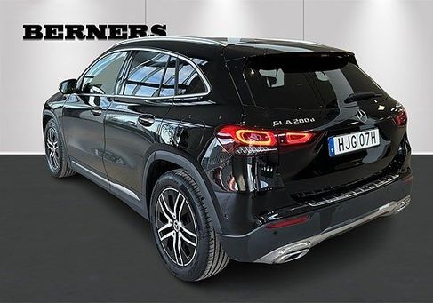Mercedes-Benz GLA 200, 2021