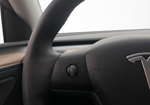 Tesla Model Y, 2023 2